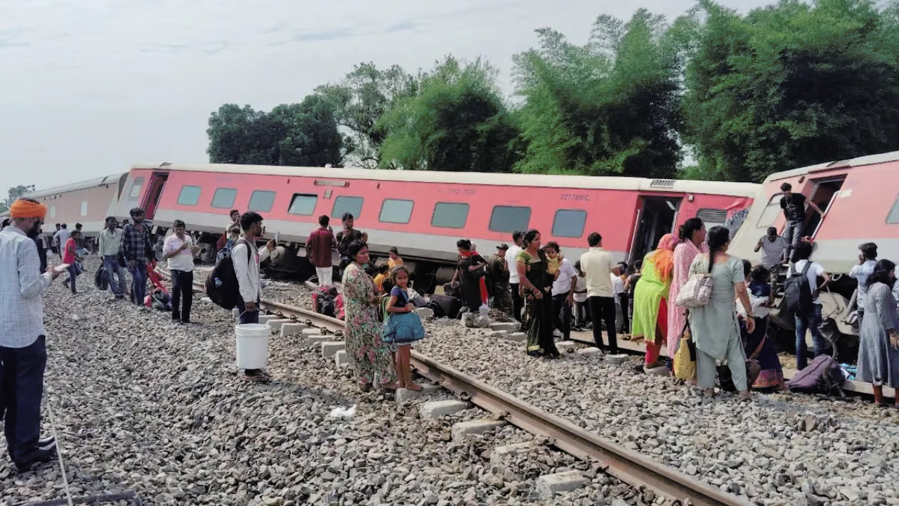 Gonda Train Accident: उत्तर प्रदेश के गोंडा जिले में ट्रेन एक्सीडेंट, 3 की मौत कई घायलों की हालत गंभीर