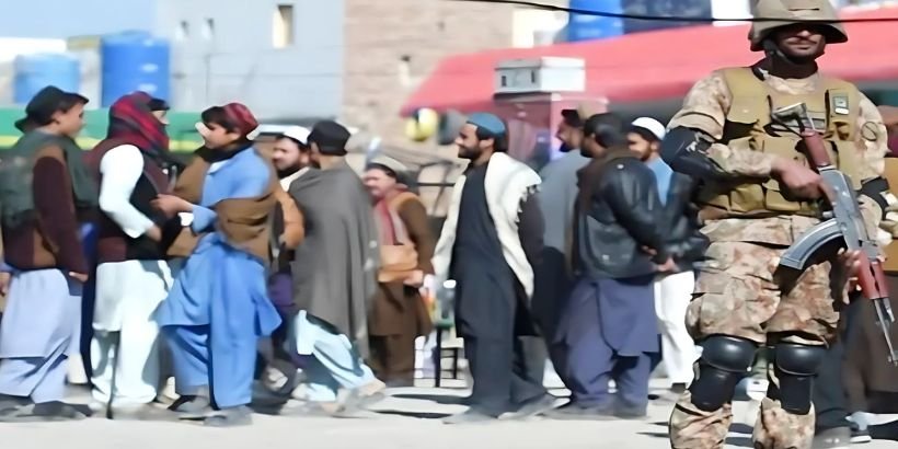 Pakistan suicide bombing, 13 soldiers killed