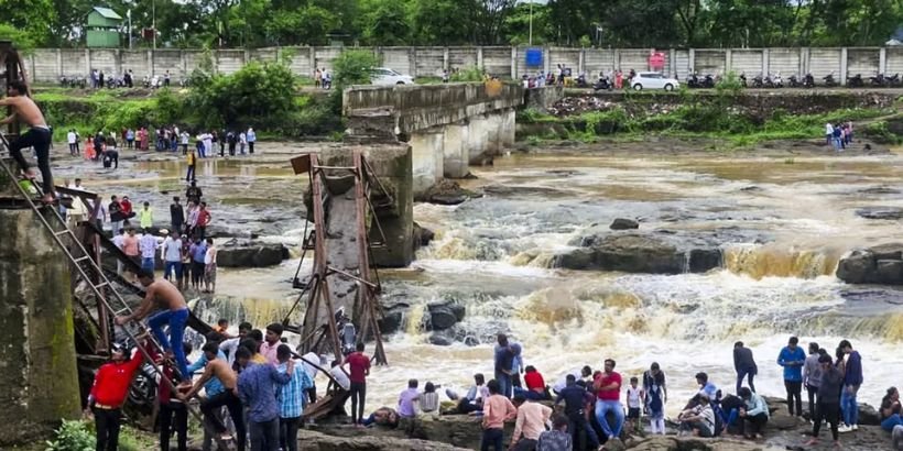 Indrayani River bridge in Pune collapses,