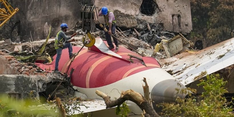 Did a pilot really cut fuel supply post takeoff