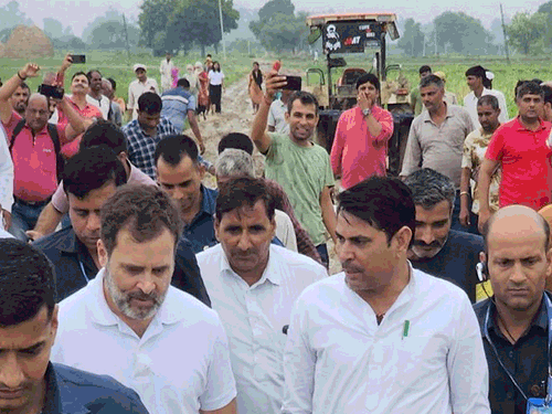 राहुल गांधी का पंजाब दौरा: बाढ़ पीड़ितों से मिले, सरकार पर निशाना साधा