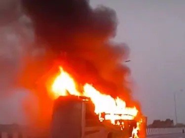 आग का गोला बनी बस! कर्नूल में बस-बाइक की भीषण टक्कर में 12 लोग जिंदा जले, मुख्यमंत्री चंद्रबाबू नायडू ने जताया शोक