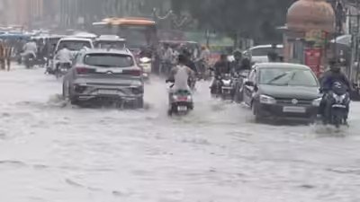 दिल्ली-NCR और उत्तर भारत में मौसम का अचानक बदलाव, पहाड़ों में बारिश और बर्फबारी की चेतावनी जारी