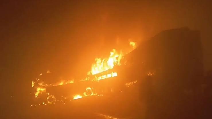 यमुना एक्सप्रेसवे पर भीषण हादसा, 7 बसें और 3 कारें टकराईं, 4 की मौत, 25 घायल