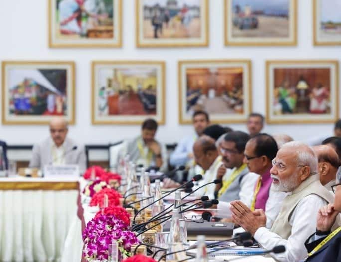 नीति आयोग की बैठक में प्रधानमंत्री नरेंद्र मोदी