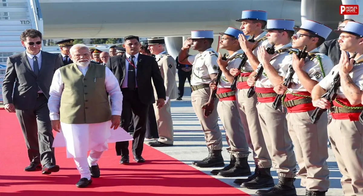 फ्रांस दौरे पर प्रधानमंत्री नरेंद्र मोदी और राष्ट्रपति इमैनुएल मैक्रों Bharat Innovates 2026 का शुभारंभ करते हुए