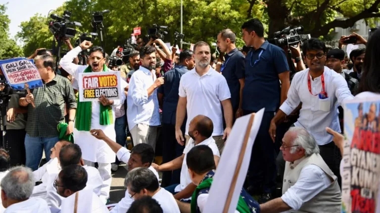 ज्ञानेश कुमार के खिलाफ दिल्ली में महारैली, राहुल गांधी-प्रियंका गांधी समेत INDIA bloc के कई बड़े नेता शामिल